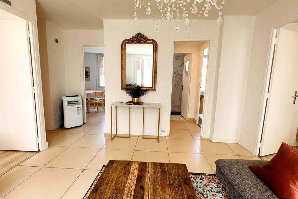 Apartment 3 + Parking A 7 Lyon